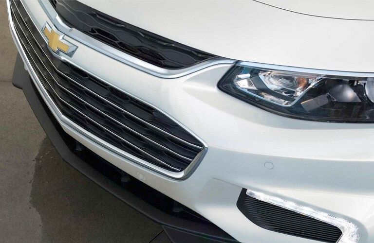 grille and hood close up of the 2017 Chevy Malibu Winnipeg, MB