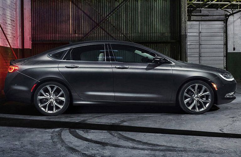 Chrysler 200 model research and reviews