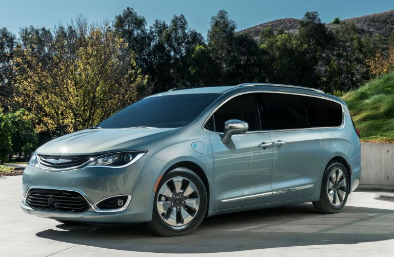Chrysler Pacifica model research and reviews