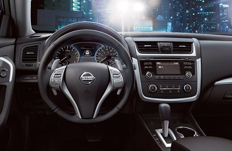 2016 Nissan dashboard options and features