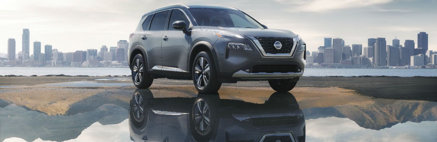A front right quarter photo of the 2021 Nissan Rogue.