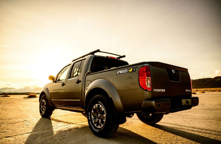 A rear left quarter photo of the 2020 Nissan Frontier.