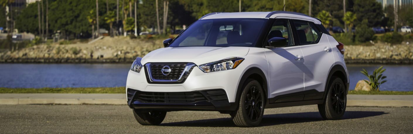 A front left quarter photo of the 2018 Nissan Kicks.