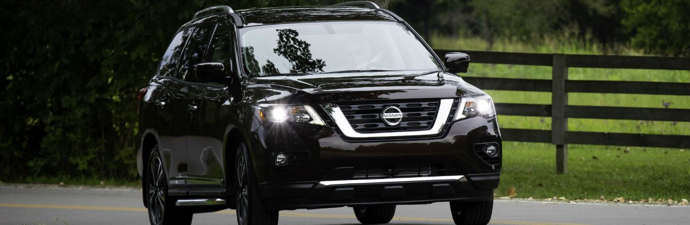 A head-on photo of the 2019 Nissan Pathfinder.