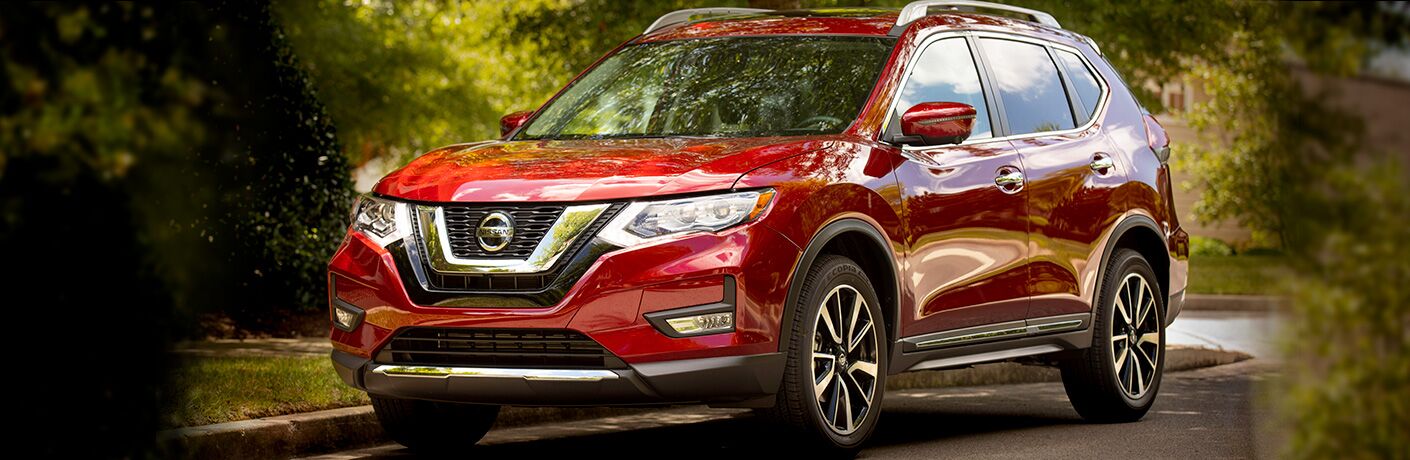 A front left quarter photo of the 2019 Nissan Rogue on the side of the road.