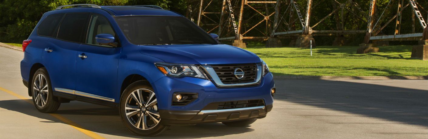 A front right quarter photo of the 2020 Nissan Pathfinder.