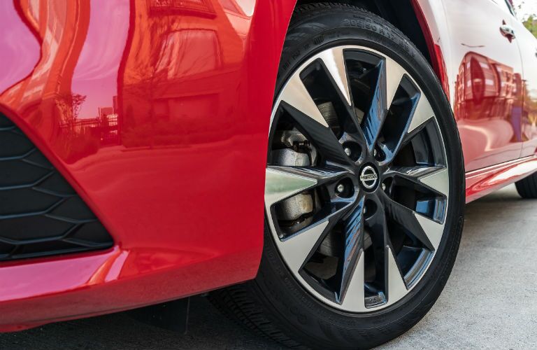 A close up photo of the wheels used by the 2019 Sentra.