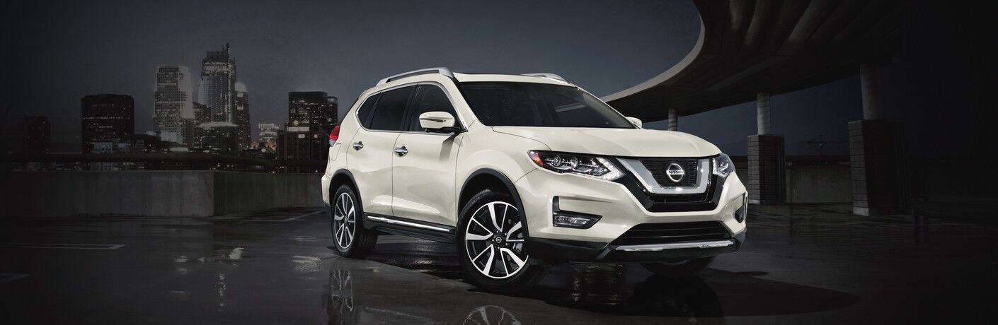A front right quarter photo of the 2020 Nissan Rogue.