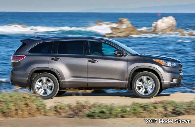 2016 Toyota Highlander on beach road