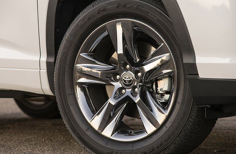 2017 Toyota Highlander Hybrid wheel options