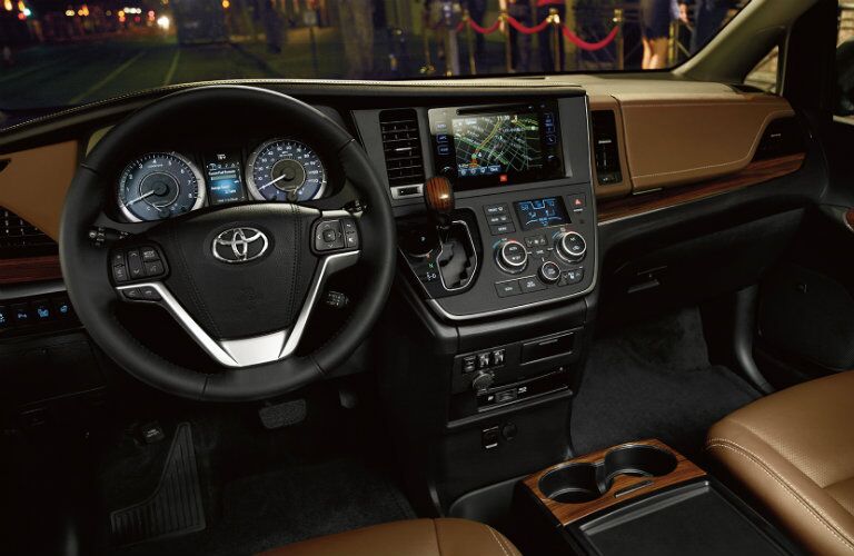 Front dash of 2017 Toyota Sienna