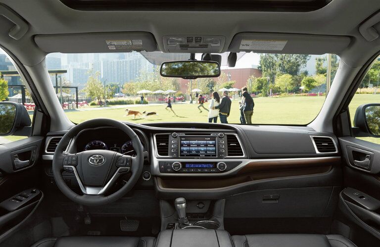 2016 Toyota Highlander interior technology features