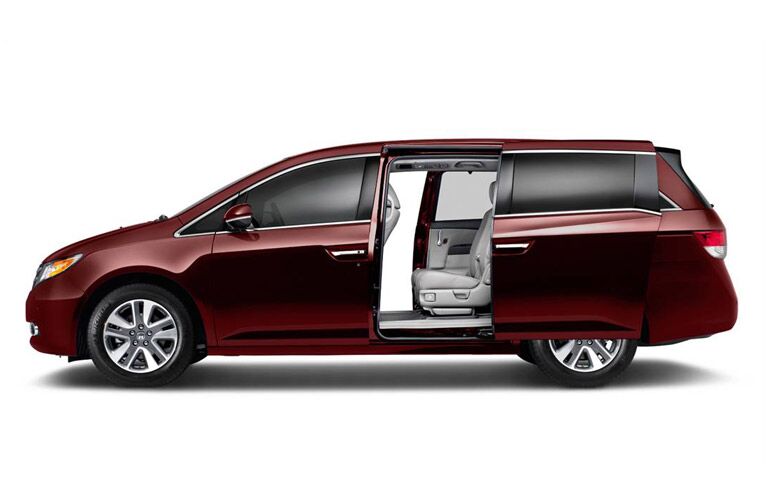2016 Honda Odyssey vs 2016 Toyota Sienna features