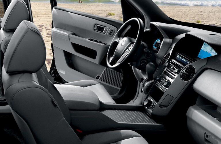 2016 Honda Pilot vs 2016 Toyota Highlander standard features