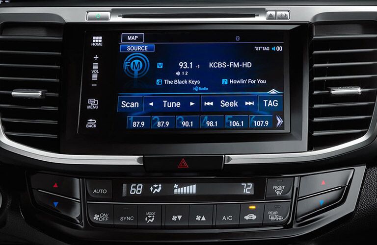 2017 Honda Accord standard technology features