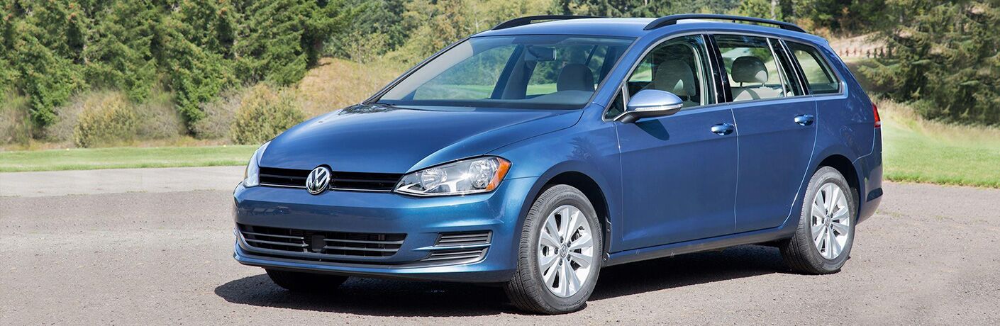 2018 Volkswagen Golf SportWagen in blue