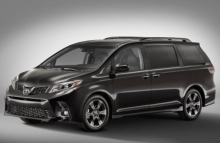 Front driver quater panel exterior view of 2018 Toyota Sienna