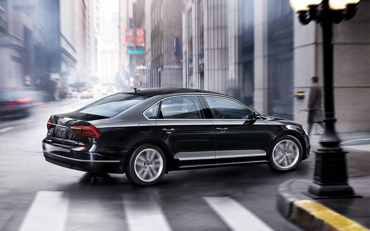 2018 Volkswagen Passat SE side profile