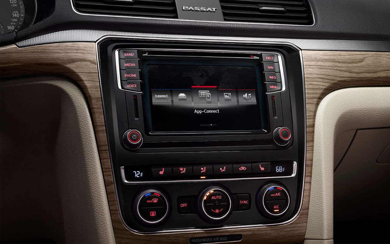 2018 Volkswagen Passat touchscreen