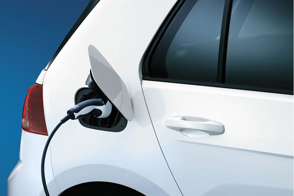 2018 Volkswagen e-Golf charging