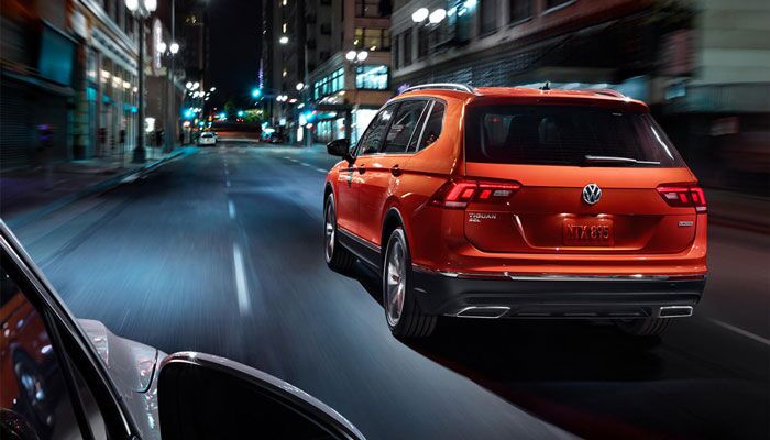 2019 Volkswagen Tiguan Driving on Road