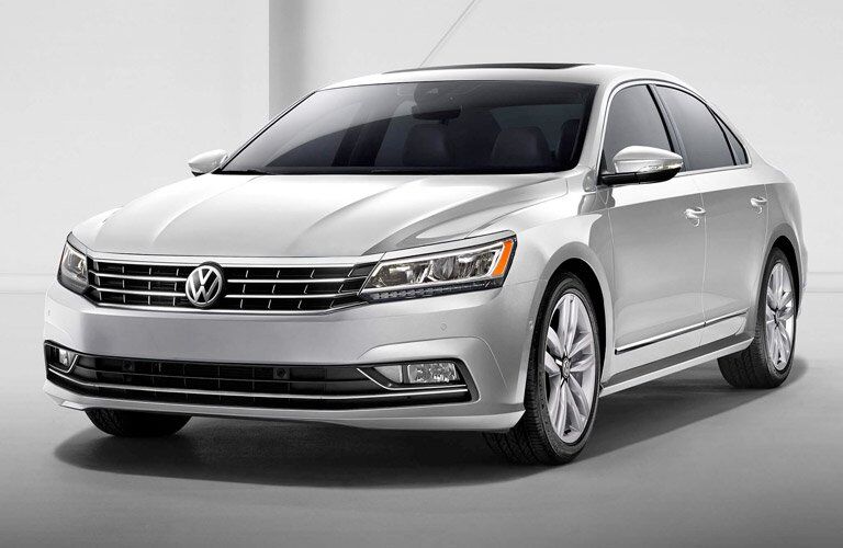 Front/side profile of 2017 Volkswagen Passat