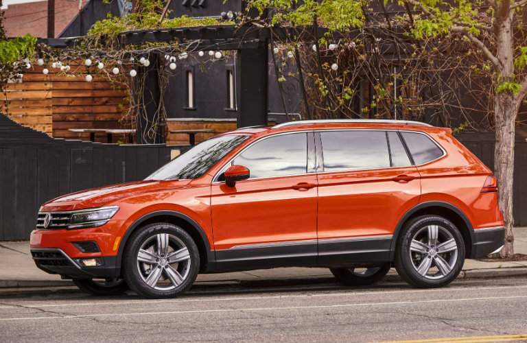Side profile of orange 2018 Volkswagen Tiguan