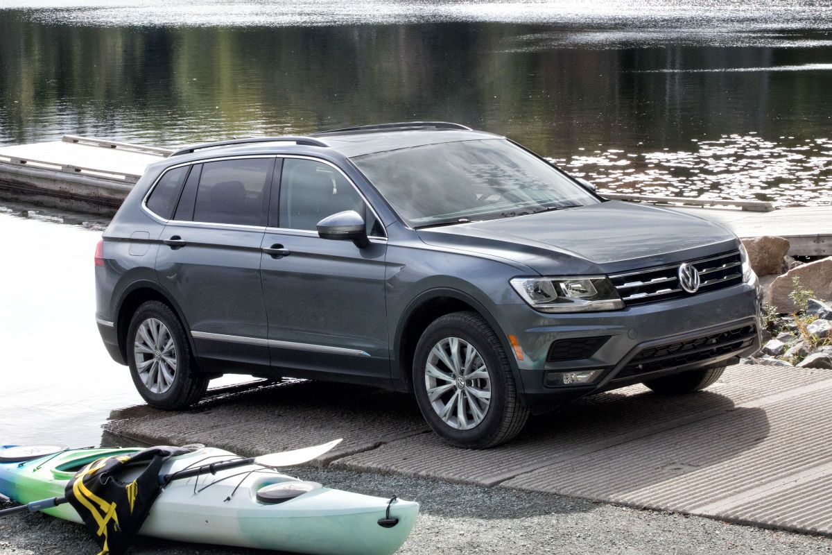 side view of a 2019 VW Tiguan