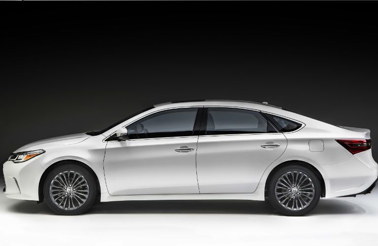 White 2016 Toyota Avalon near Huntsville AL