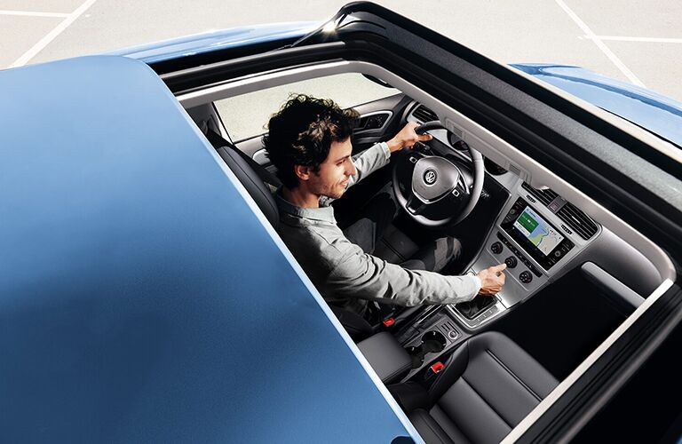 2019 Volkswagen Golf sunroof