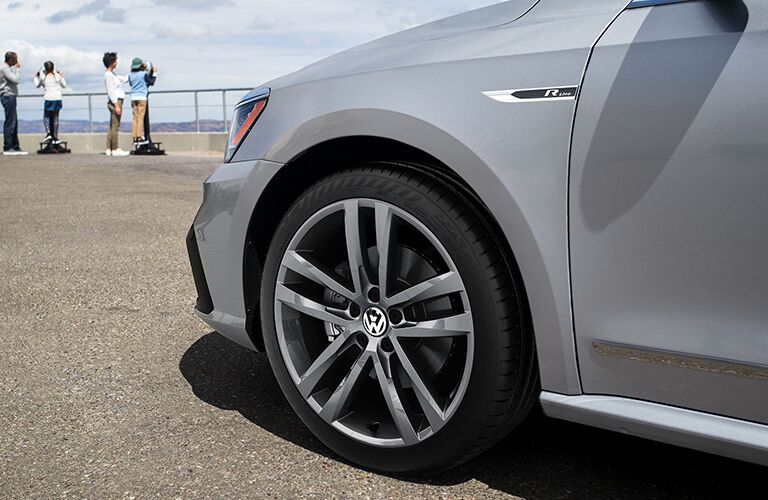 2019 Volkswagen Passat front view of side