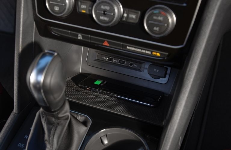 2021 Volkswagen Atlas gear shifter view