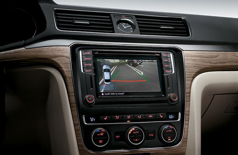 2016 Volkswagen Passat R-Line rearview camera