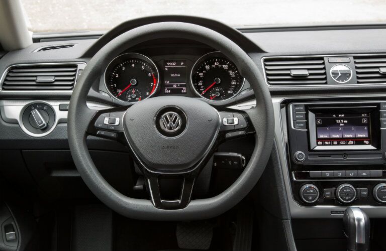 2016 Volkswagen Passat interior infotainment