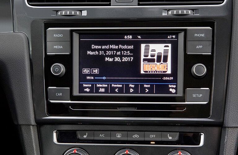 2018 Volkswagen Golf SportWagen infotainment system