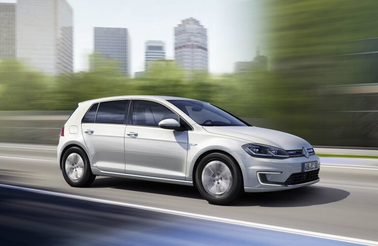 2017 Volkswagen e-Golf white side view