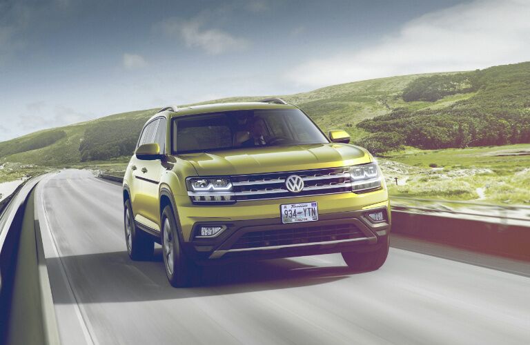 2018 Volkswagen Atlas front view with grille