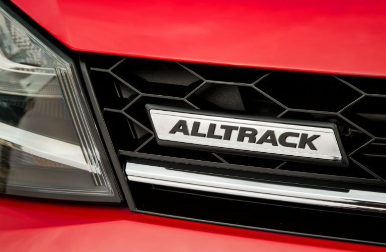 2017 Volkswagen Golf R vs 2017 Volkswagen Golf Alltrack Engine Performance