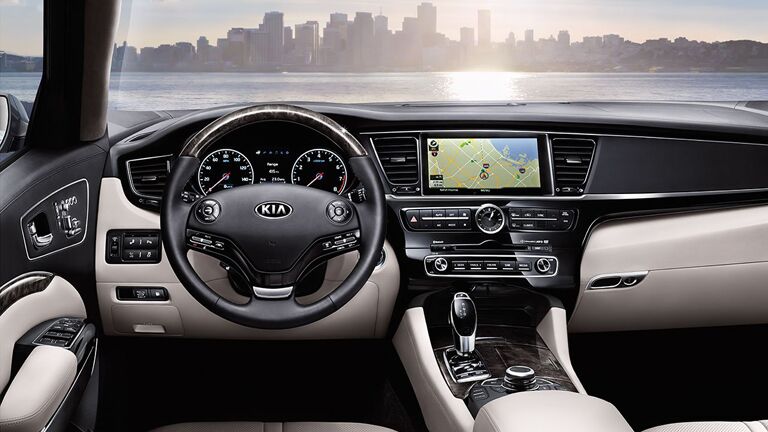 2015 Kia K900 inside view dashboard