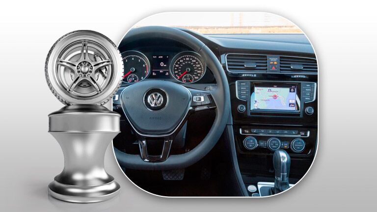 The 2015 Volkswagen e-Golf differs from the 2015 Nissan Leaf so drastically that it's a clear winner.
