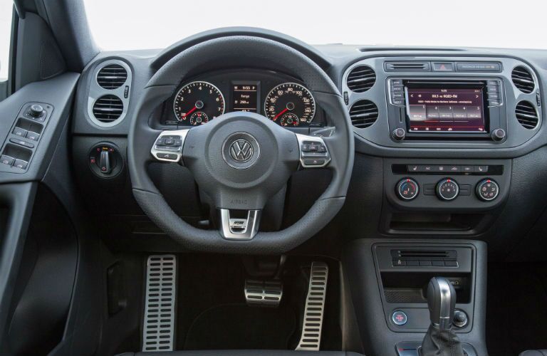 The 2016 Volkswagen Tiguan Glendale CA has the same premium interior expected from the automaker.