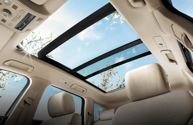 2017 Volkswagen Touareg interior features