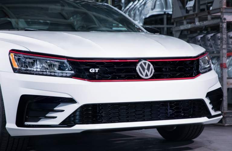 2018 Volkswagen Passat GT honeycomb grille