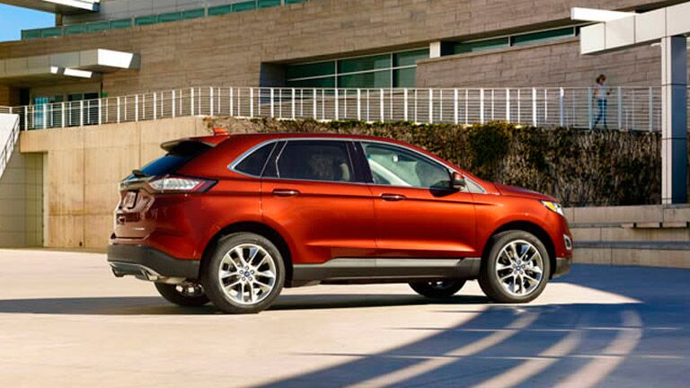 The 2015 Ford Edge vs 2015 Chevy Traverse is a fun comparison because they are so similar.