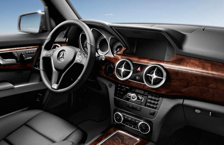 For a luxurious ride, test drive a used Mercedes-Benz GLK-Class near Dallas TX.