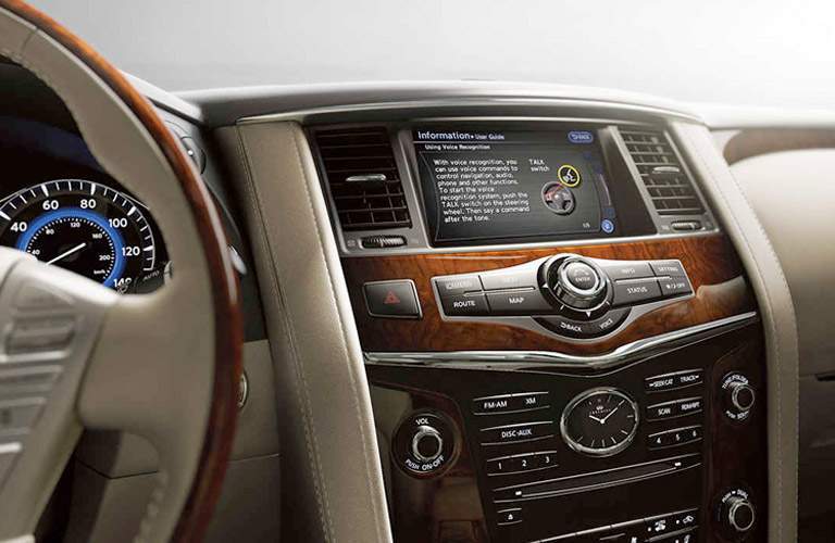 2017 INFINITI QX80 center controls