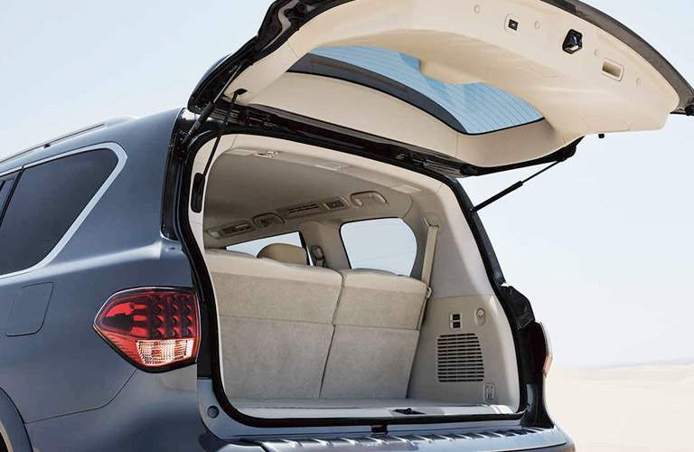 2017 INFINITI QX80 trunk space