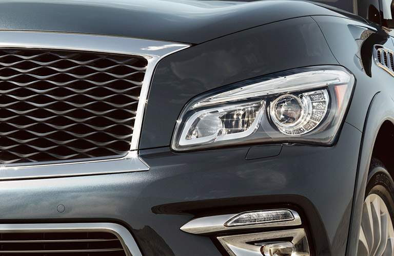 2017 INFINITI QX80 front headlight