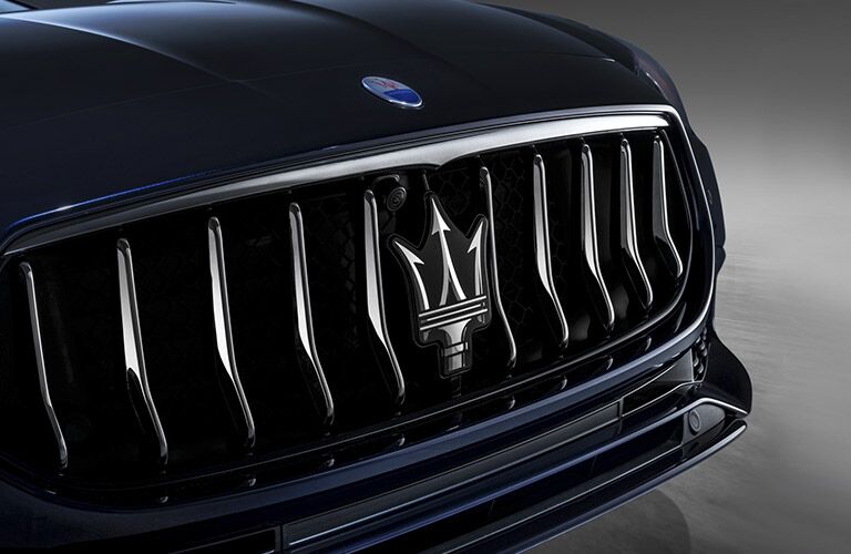 Maserati Quattroporte grille and logo