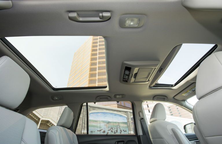 dual moonroof inside the 2018 Honda Pilot